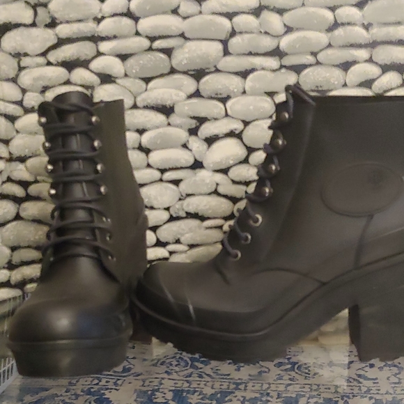 Hunter high heeled rain boots - Picture 3 of 9